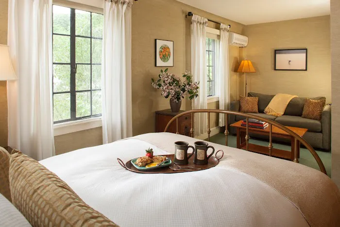 The Settlers Inn 4