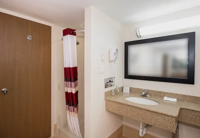 Red Roof Inn & Suites Mt Holly - McGuire AFB 4