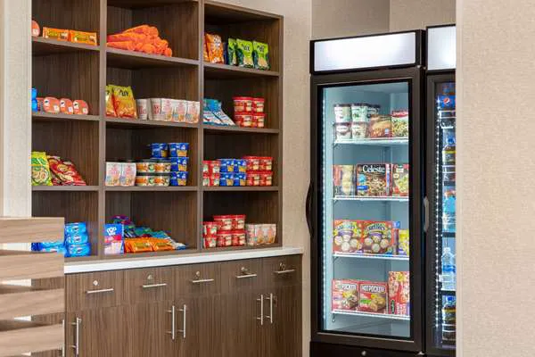La Quinta Inn & Suites by Wyndham Mount Laurel / Moorestown 4