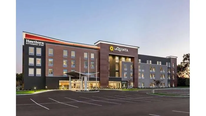 La Quinta Inn & Suites by Wyndham Mount Laurel / Moorestown 4