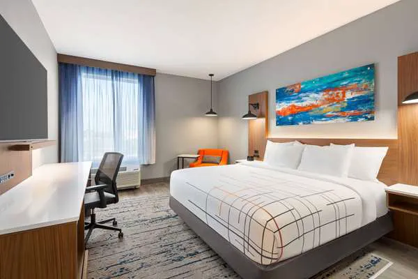 La Quinta Inn & Suites by Wyndham Mount Laurel / Moorestown 4
