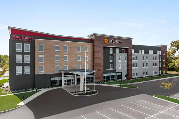 La Quinta Inn & Suites by Wyndham Mount Laurel / Moorestown 4