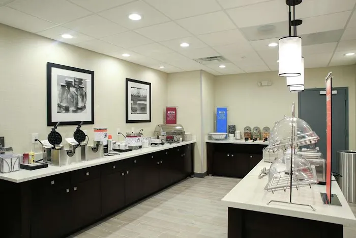 Hampton Inn & Suites Mount Laurel/Moorestown 4
