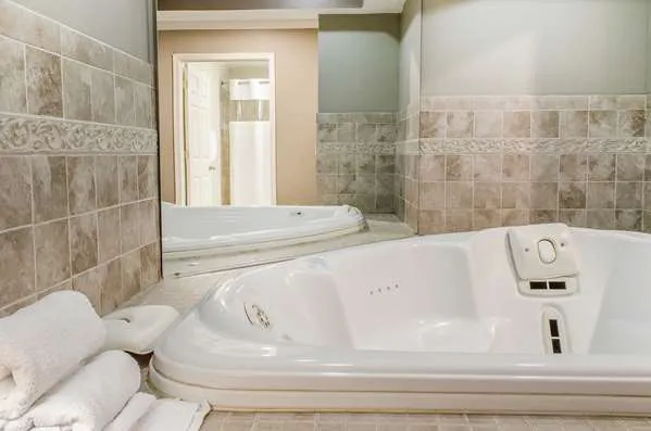 Rodeway Inn 4