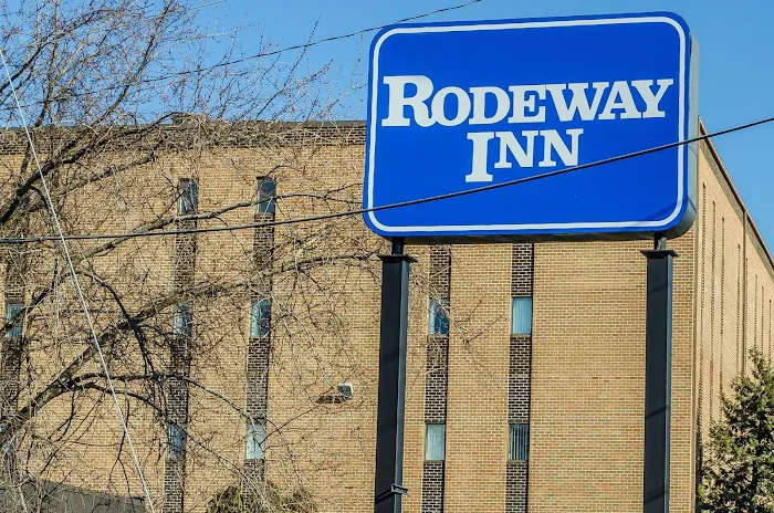 Rodeway Inn 4