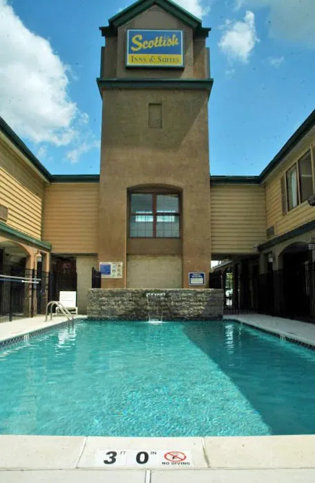 Econo Lodge 4