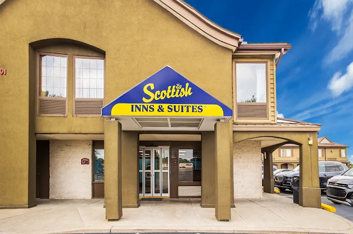 Econo Lodge 4