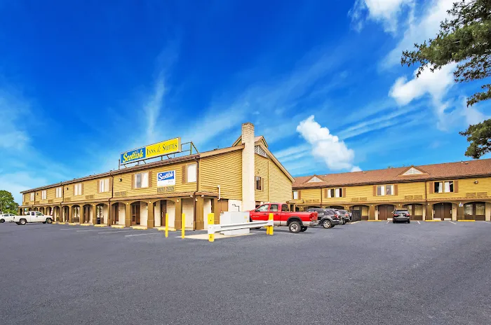 Econo Lodge 4