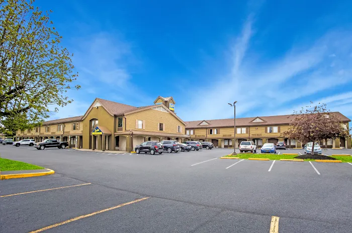 Econo Lodge 4
