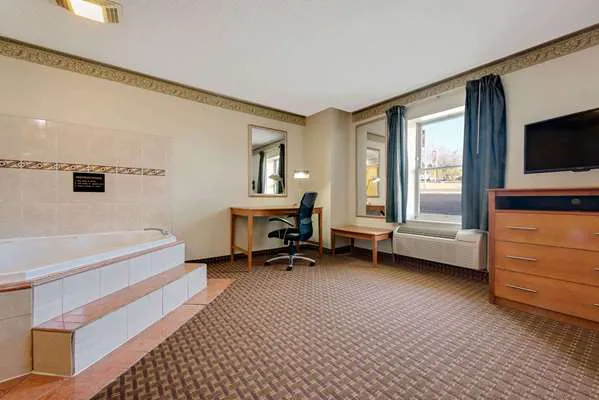 Super 8 by Wyndham Allentown 4