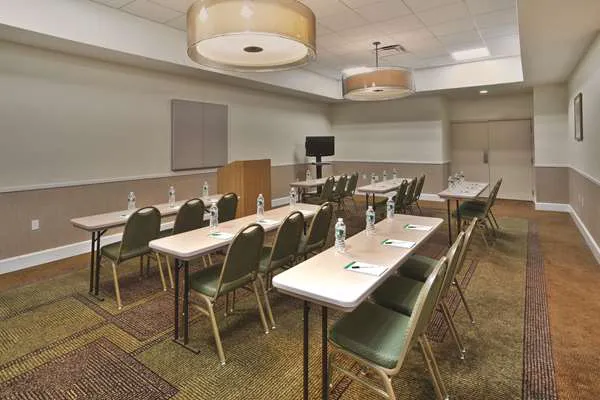La Quinta Inn & Suites by Wyndham Danbury 4