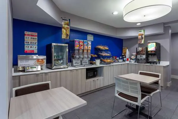 Microtel Inn & Suites by Wyndham Bethel/Danbury 4