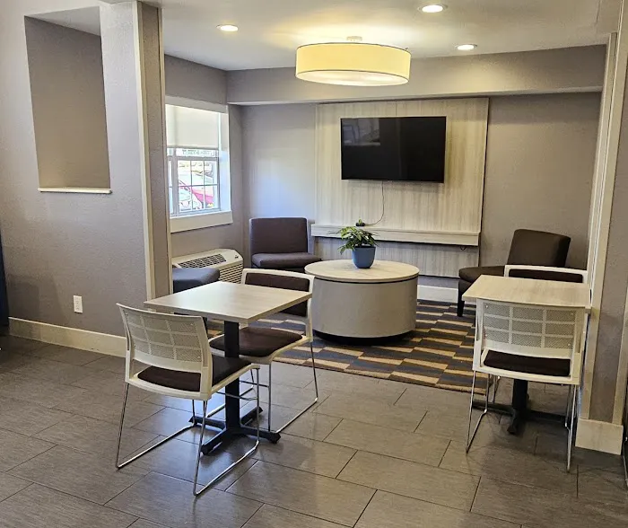 Microtel Inn & Suites by Wyndham Bethel/Danbury 4