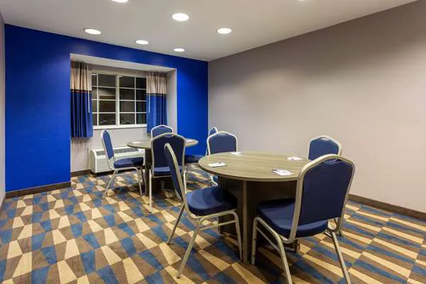 Microtel Inn & Suites by Wyndham Bethel/Danbury 4