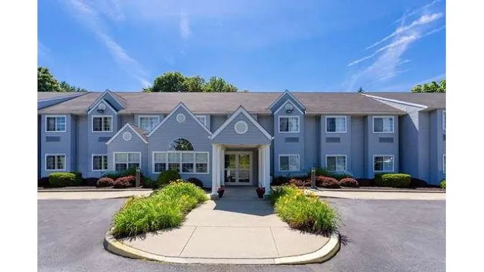 Microtel Inn & Suites by Wyndham Bethel/Danbury 4