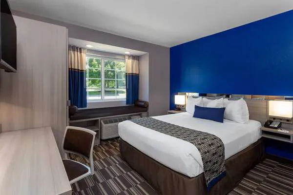 Microtel Inn & Suites by Wyndham Bethel/Danbury 4