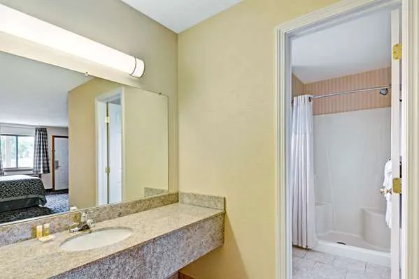 Econo Lodge - Bethel/Danbury 4