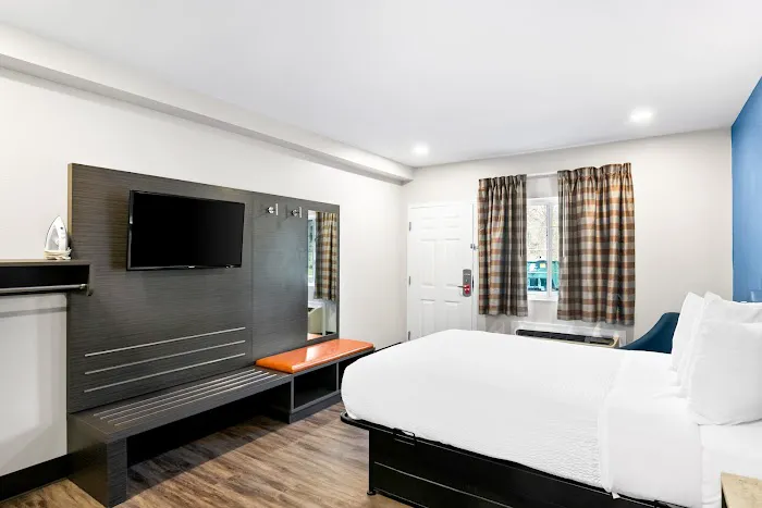 Econo Lodge - Bethel/Danbury 4