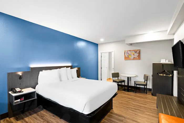 Econo Lodge - Bethel/Danbury 4