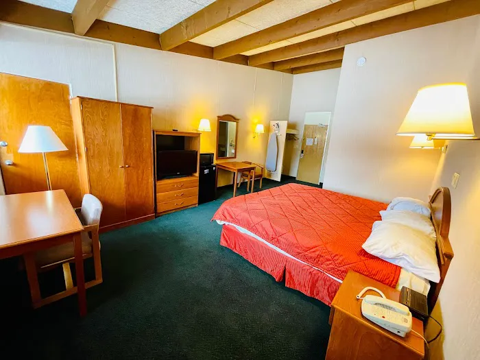 Knights Inn Liberty 4