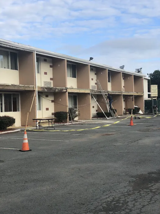 Knights Inn Liberty 4