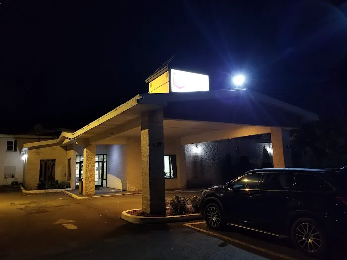 Knights Inn Liberty 4
