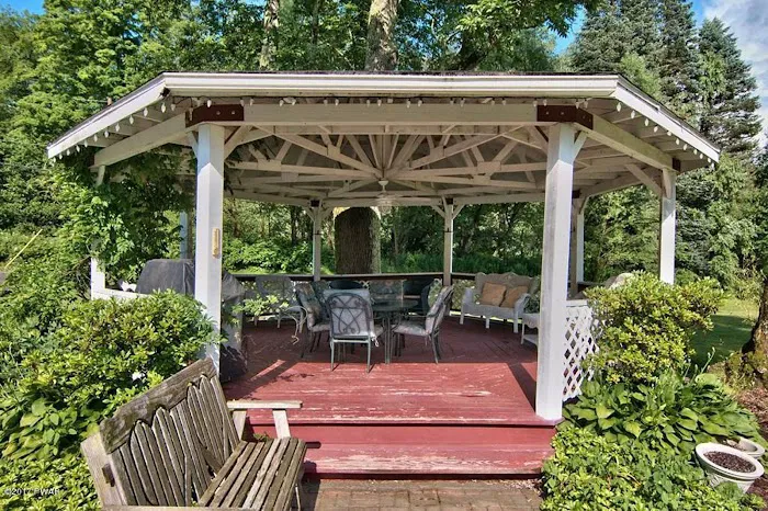The Willow Pond Resort 4