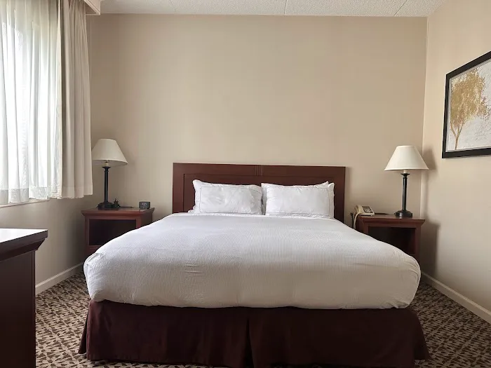 DoubleTree Suites by Hilton Hotel Mt. Laurel 5