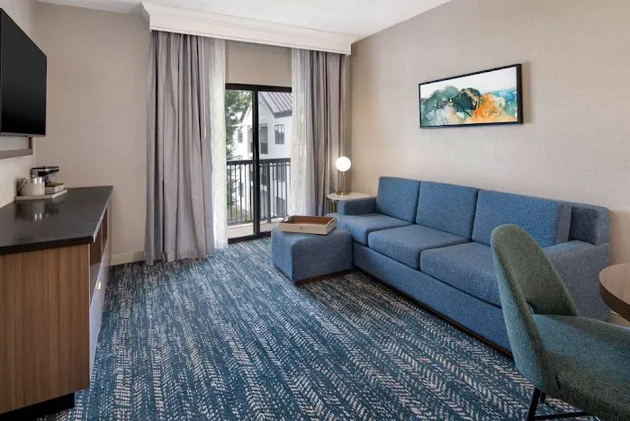 DoubleTree Suites by Hilton Hotel Mt. Laurel 5