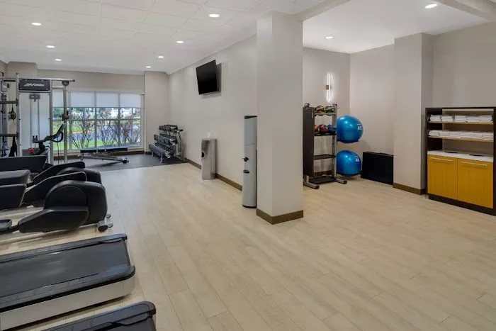 DoubleTree Suites by Hilton Hotel Mt. Laurel 5