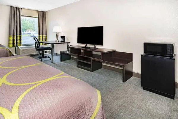 Super 8 by Wyndham Mount Laurel 5