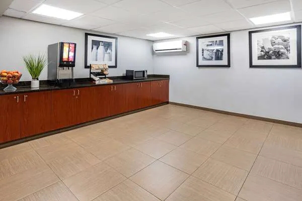 Super 8 by Wyndham Mount Laurel 5