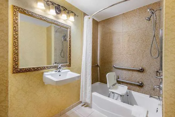 La Quinta Inn & Suites by Wyndham Mt. Laurel - Philadelphia 5