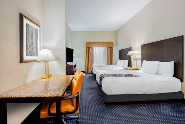 La Quinta Inn & Suites by Wyndham Mt. Laurel - Philadelphia 5