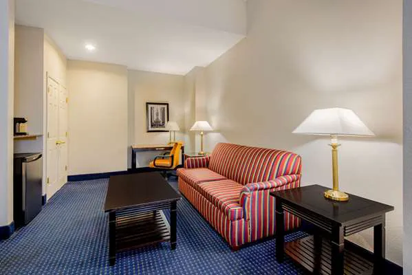 La Quinta Inn & Suites by Wyndham Mt. Laurel - Philadelphia 5