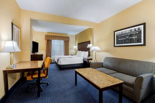 La Quinta Inn & Suites by Wyndham Mt. Laurel - Philadelphia 5
