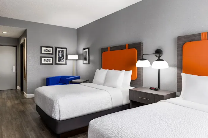 La Quinta Inn & Suites by Wyndham Mt. Laurel - Philadelphia 5