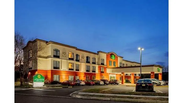 La Quinta Inn & Suites by Wyndham Mt. Laurel - Philadelphia 5