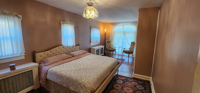 Hollywood apartment 4