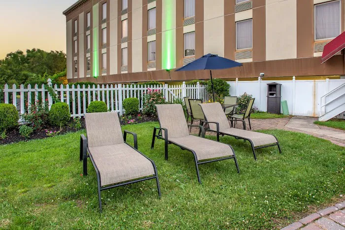 Best Western Fort Washington Inn 4
