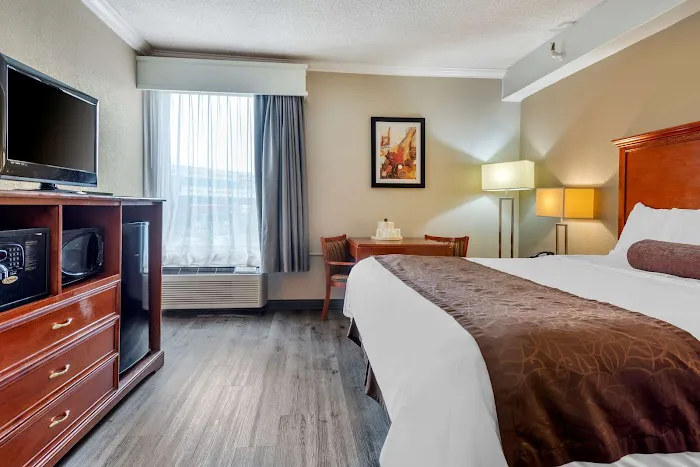 Best Western Fort Washington Inn 4