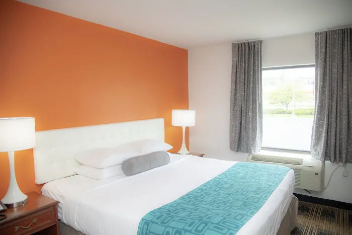 Howard Johnson by Wyndham Allentown Dorney Hotel & Suites 4