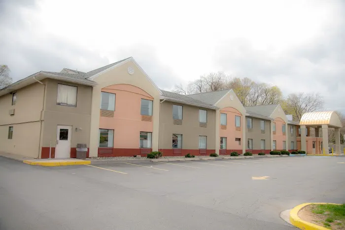 Howard Johnson by Wyndham Allentown Dorney Hotel & Suites 4
