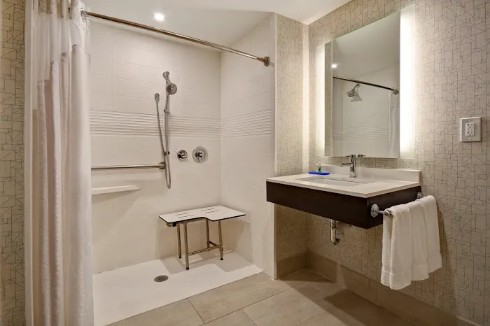 Holiday Inn Express & Suites Allentown Cen - Dorneyville by IHG 4