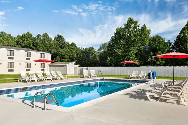Ramada by Wyndham Whitehall/Allentown 4