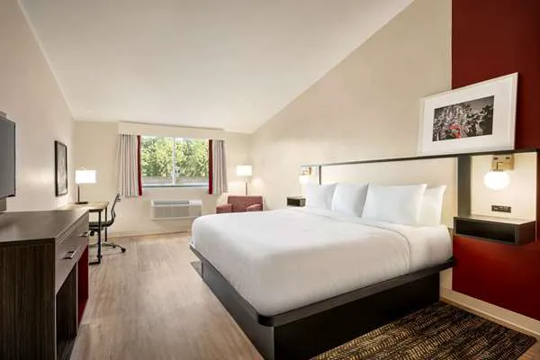 Ramada by Wyndham Whitehall/Allentown 4