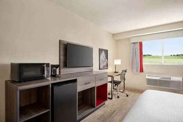 Ramada by Wyndham Whitehall/Allentown 4