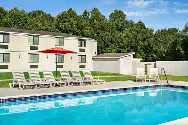 Ramada by Wyndham Whitehall/Allentown 4