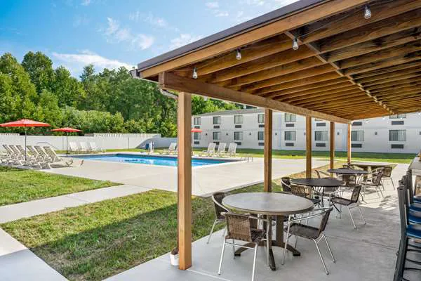 Ramada by Wyndham Whitehall/Allentown 4