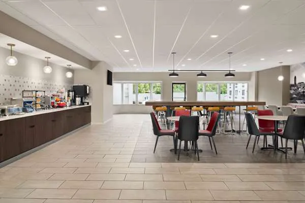 Ramada by Wyndham Whitehall/Allentown 4